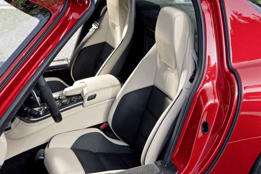  Mercedes-Benz SLS AMG 2010 года  (фото 13 из 526)